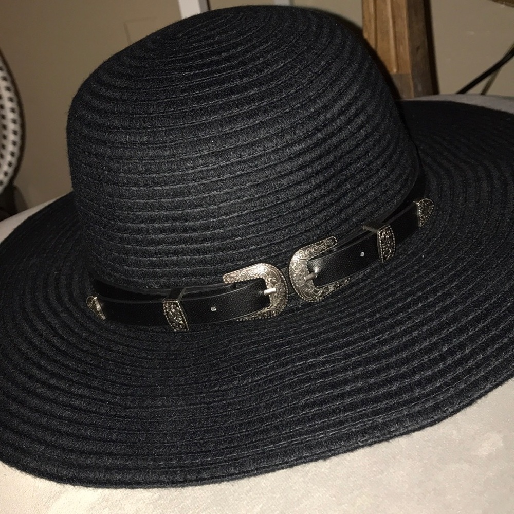 Black Felt hat BCBG (brand new!)